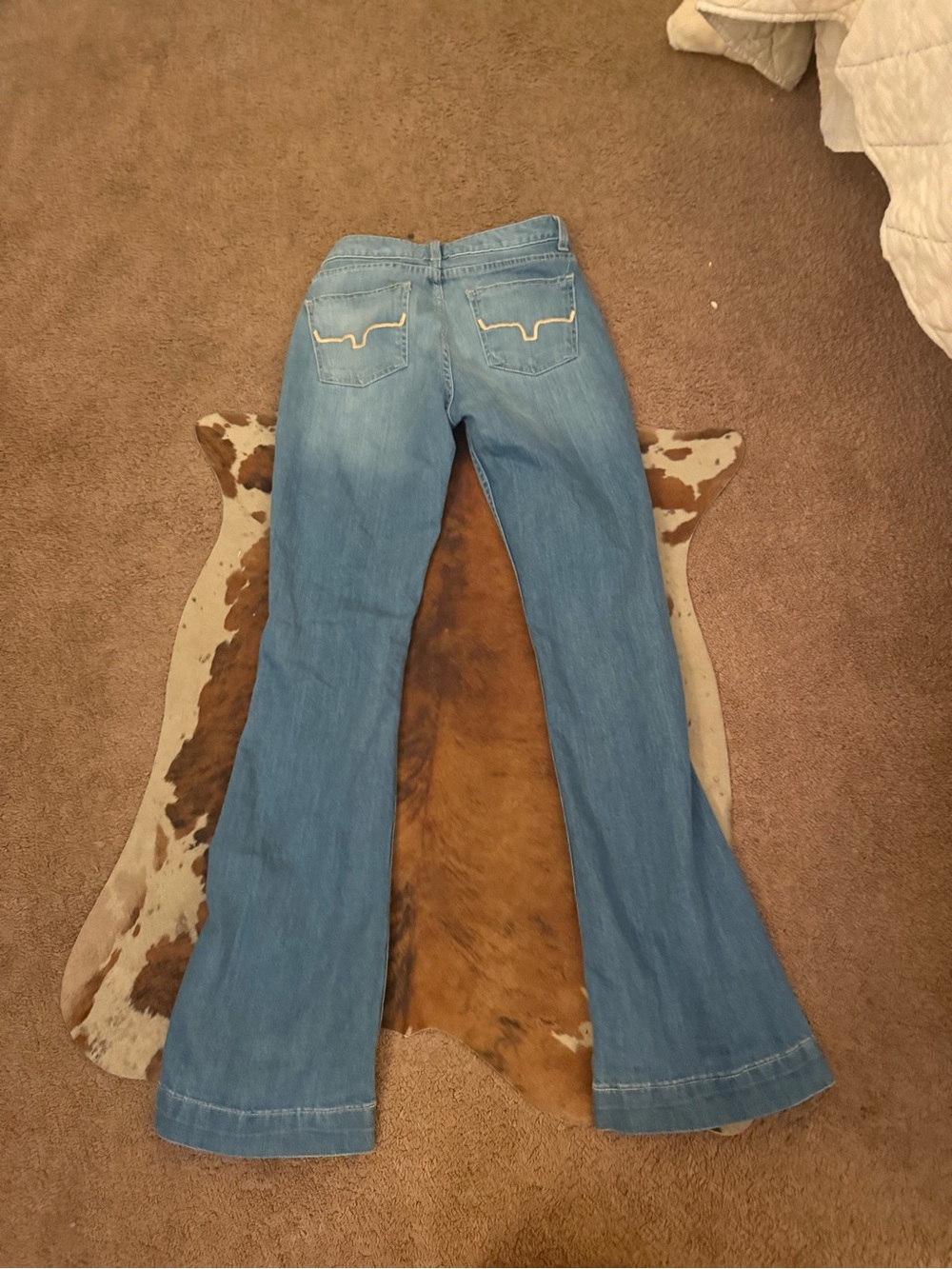 LOLA kimes jeans brand new never worn. 2/32